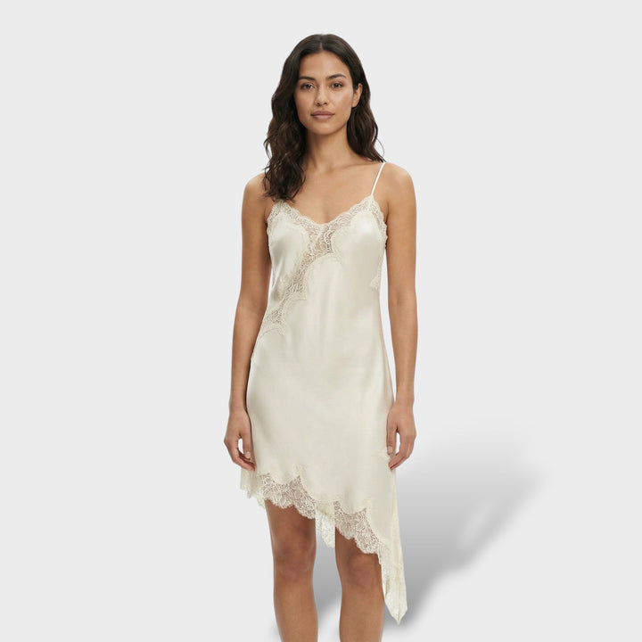 Robe Mini Dentelle Dos Nu