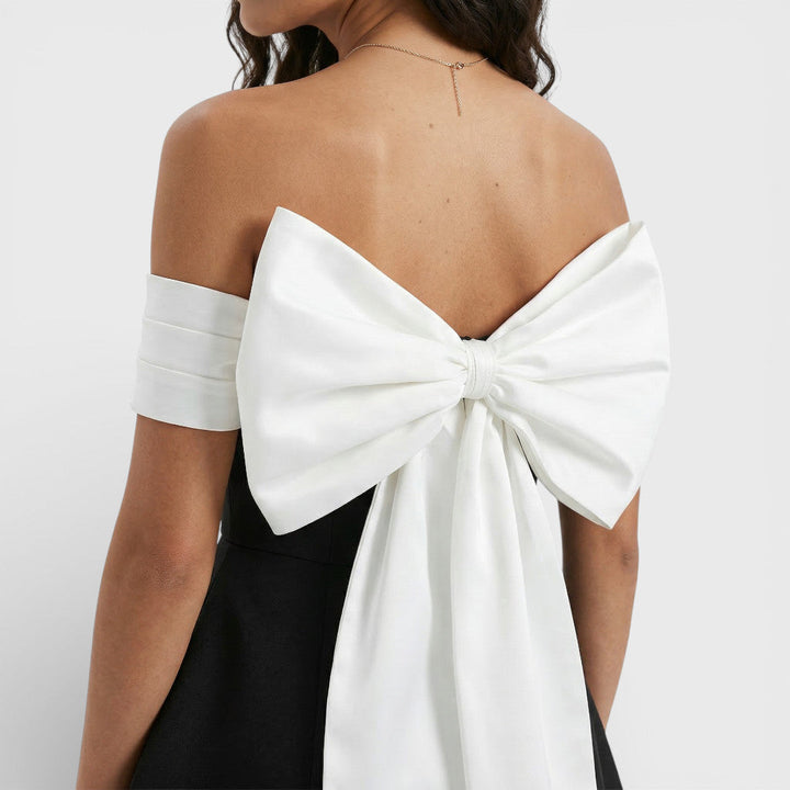 Robe Mini Bardot Élégante