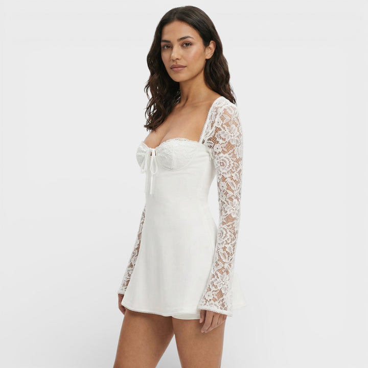Robe Mini Dentelle Manche Évasée