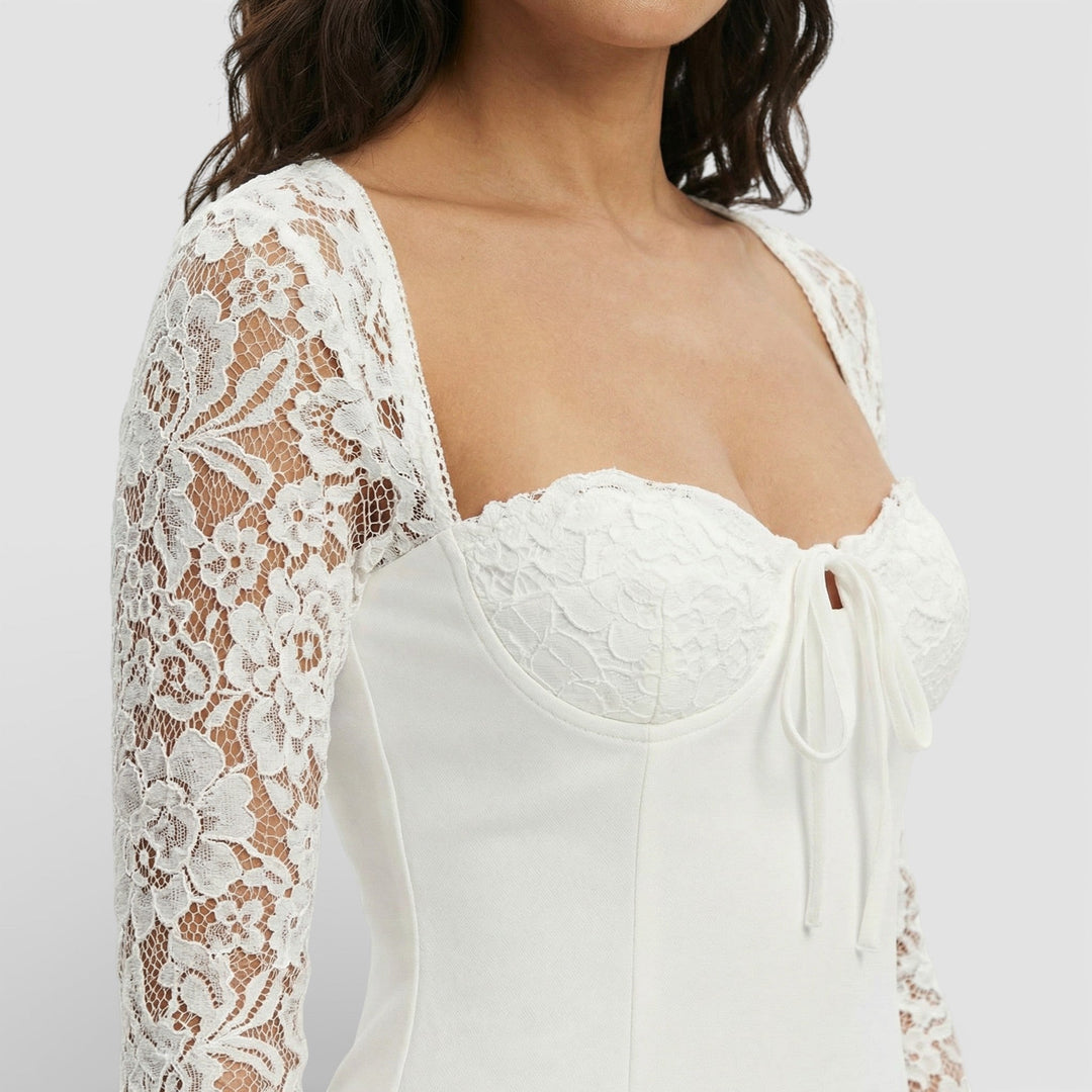 Robe Mini Dentelle Manche Évasée